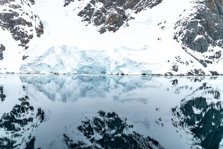 12D11N : Emblematic Antarctica