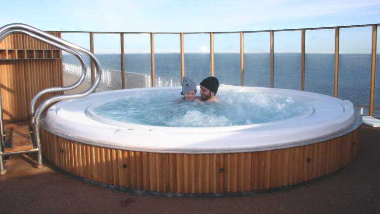 15D14N : Savour the Northern Lights