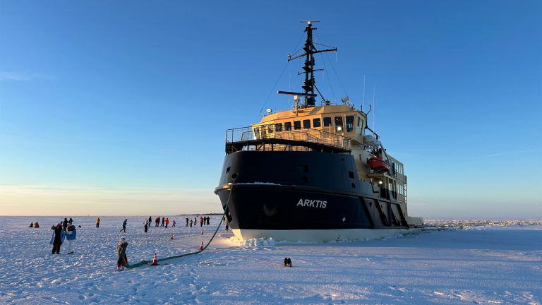 15D14N : Savour the Northern Lights