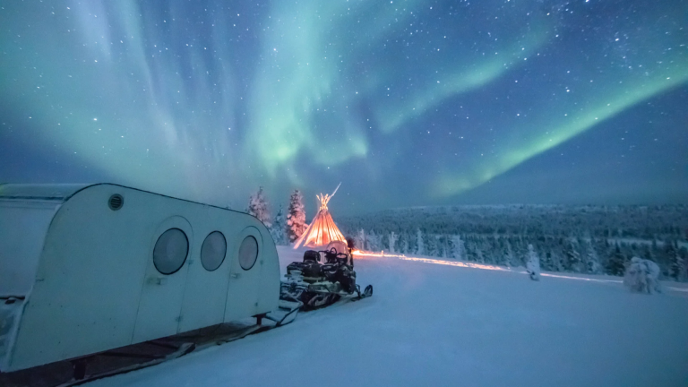 15D14N : Savour the Northern Lights
