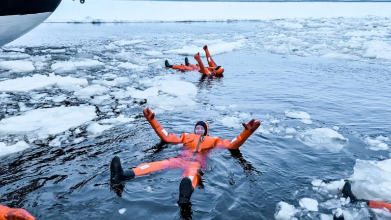 15D14N : Savour the Northern Lights