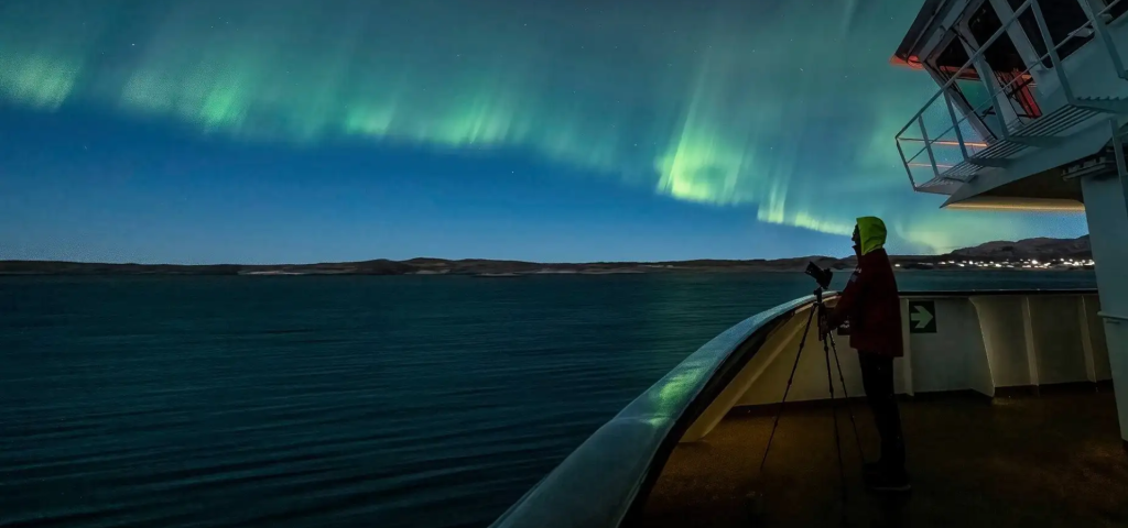 14D13N : Savour the Northern Lights