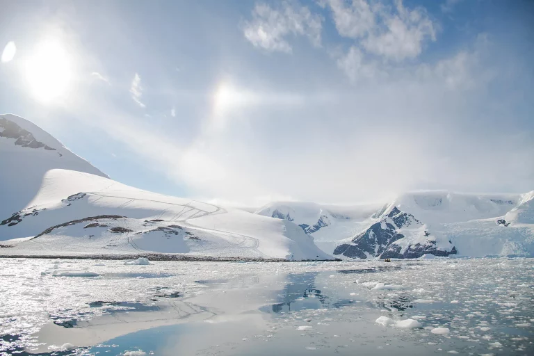 12D11N : Emblematic Antarctica