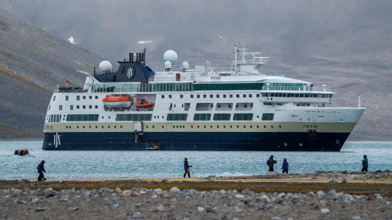 11D10N Circumnavigation Spitsbergen – In the Realm of Polar Bears