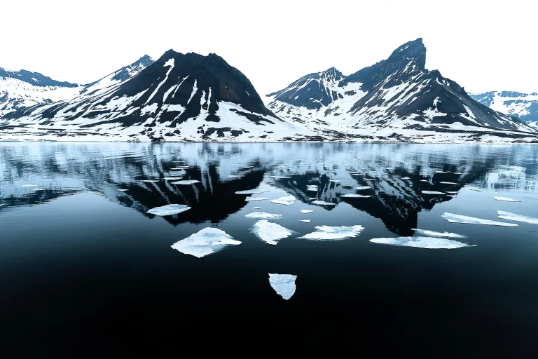 8D7N Arctic Svalbard/Spitsbergen Fjords & glaciers