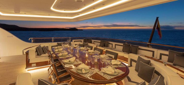 Aqua Mare Outdoor Dining Room