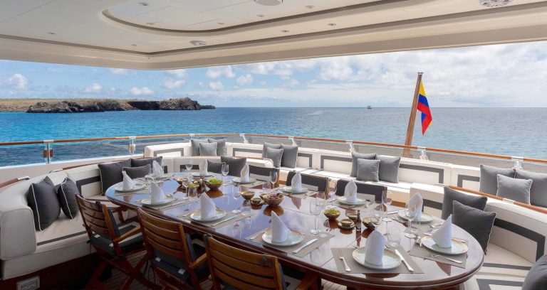 Aqua Mare Outdoor Dining Room