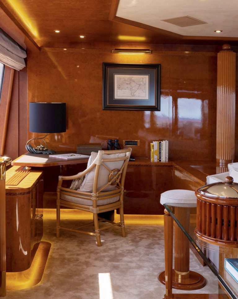 Aqua Mare Paranomic Lounge
