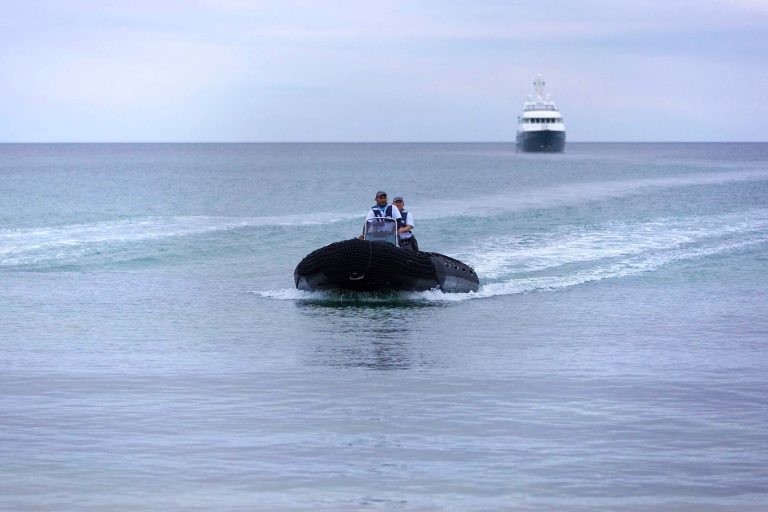 Galápagos Tender Excursion
